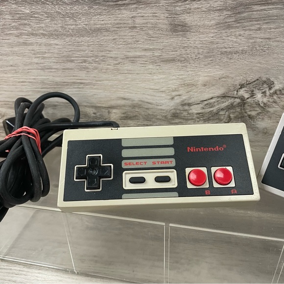 LOT OF 2 Original Nintendo NES Controllers NES-004 Tested OEM - Picture 3 of 7